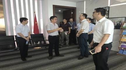 江西省委組織部副部長、省委人才辦主任徐忠一行來我司參觀考察